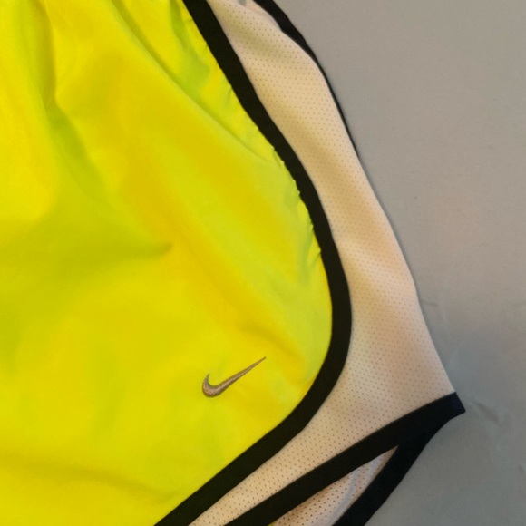 Women’s Nike Tempo Dri Fit Neon Bright Shorts - Picture 2 of 8